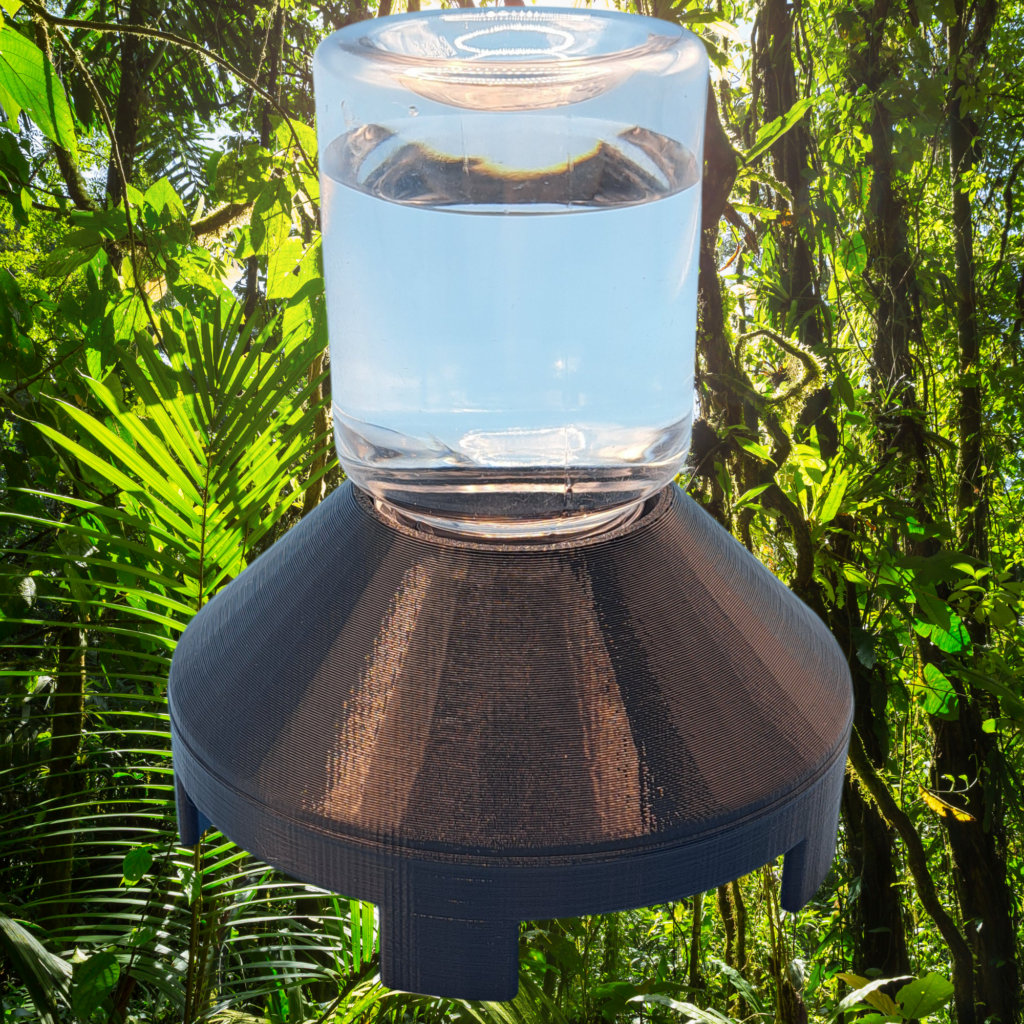 Aurexico insect waterer with water reservoir for feeder insects