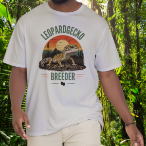 Sunset Collection – Leopard Gecko Breeder Shirt – Ice Grey – Man Man wearing an ice grey Leopard Gecko Breeder shirt