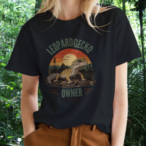 Sunset Collection – Leopard Gecko Owner Shirt – Black – Woman Woman wearing a black Leopard Gecko Owner shirt