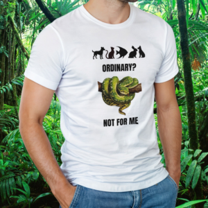 Be different Collection – Snake Shirt – White – Man Man wearing a white snake shirt from the Be different Collection